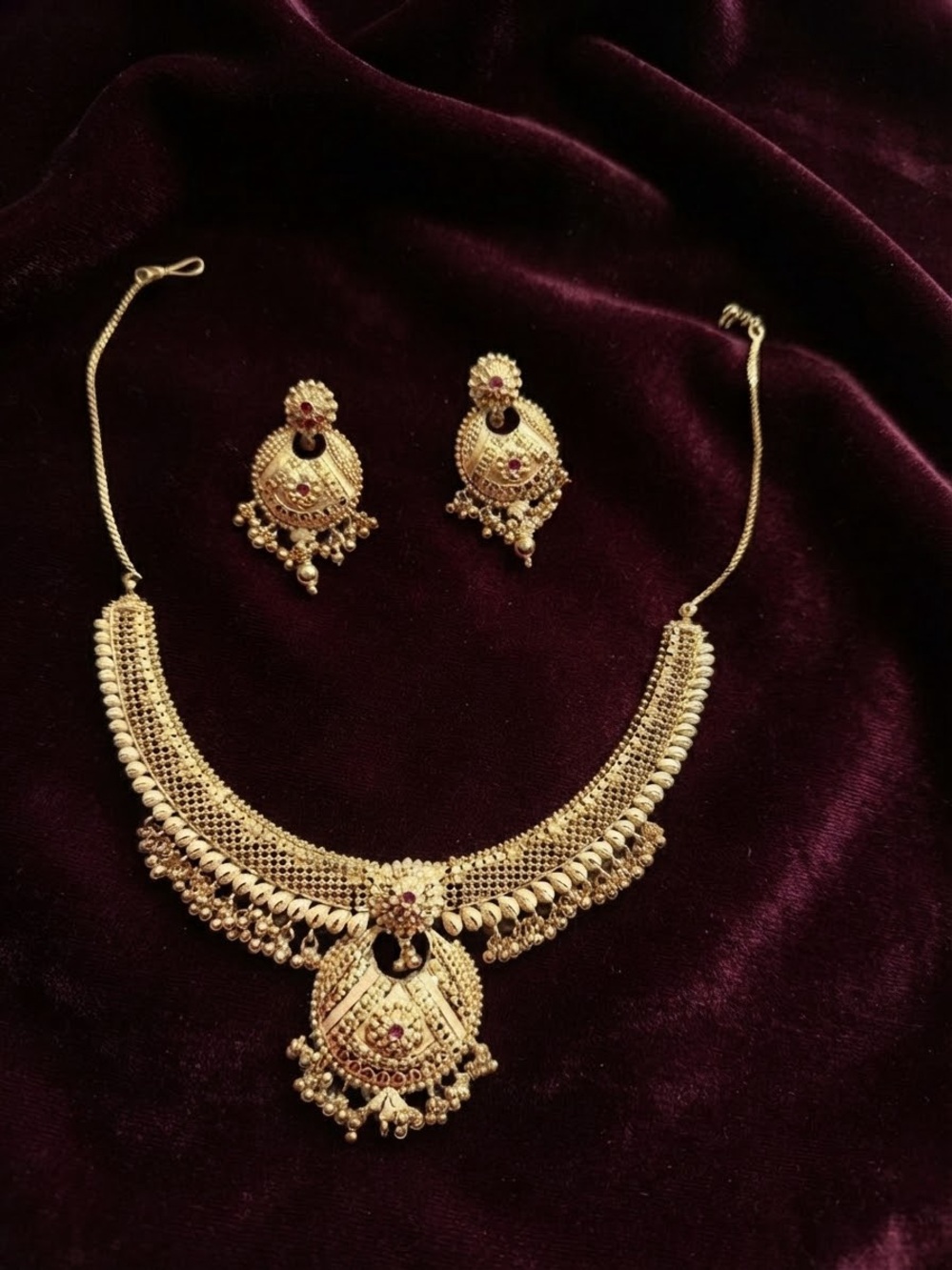 Indion Pakistani 23k Gold-plated Traditional Pendant Necklace and Earrings Set